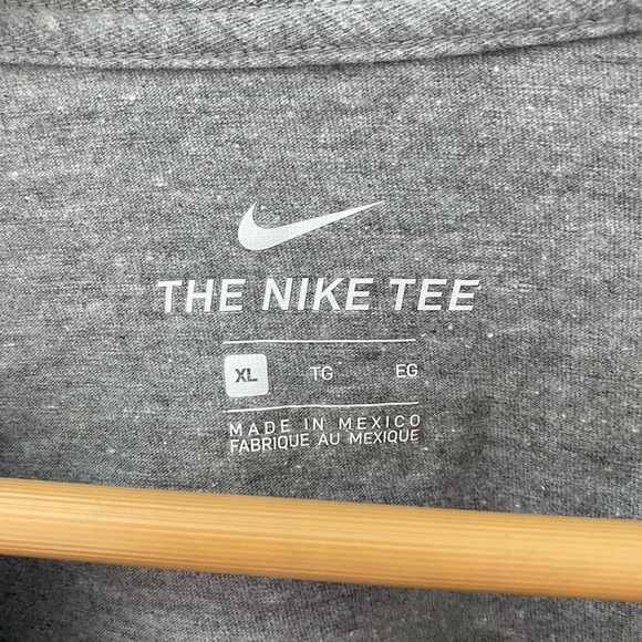 Women’s The Nike Tee Gray Stripe Logo Short Sleeve Top Size XL - Picture 4 of 5